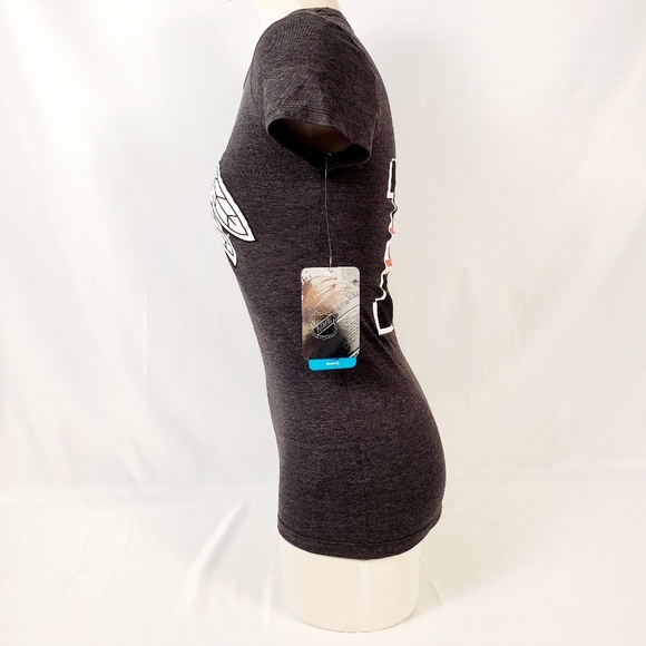 Official NHL Chicago Blackhawks #19 Toews T-Shirt - Picture 7 of 11